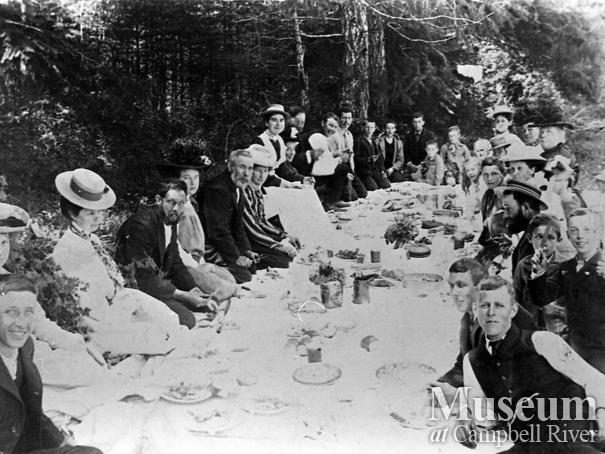 Group of Quadra Island settlers at a picnic