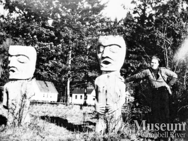 Welcome Figures at We Wai Kai villlage at Cape Mudge