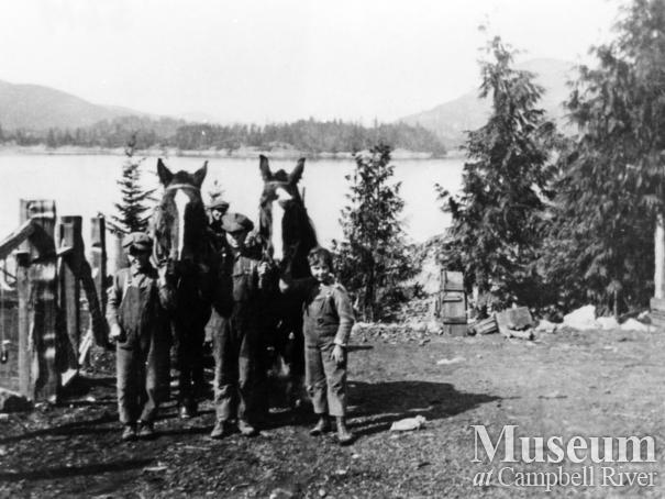 Keeling Children with horses on Read Island