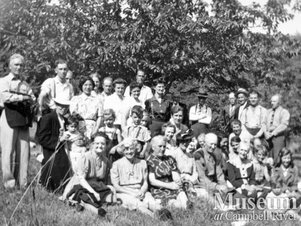 Read Island Picnic in the late 1940s