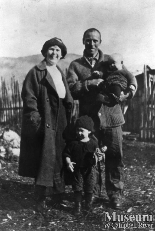 August and Zaida Schnarr with their two daughters 