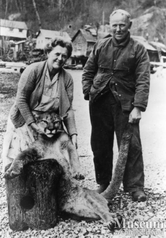 August Schnarr and Mrs. Williams with cougar shot by Schnarr 