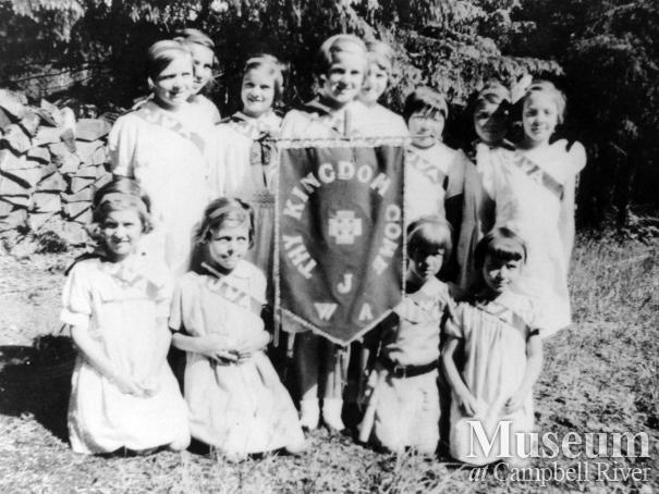 Young members of the Junior Women's Association