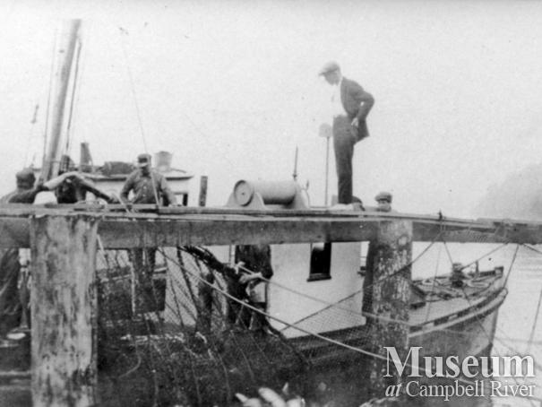 Quathiaski Canning Company fishermen brailing salmon