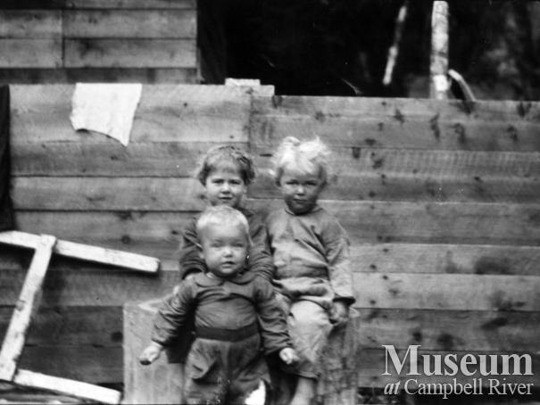 “August 19, 1925. Children against wall, on float."  from August Schnarr's album